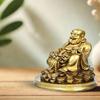 Идол Будды – Фигурка Фэн-шуй Смеющийся Будда, сидящий на монетах удачи | Золотой слиток для удачи и счастья
