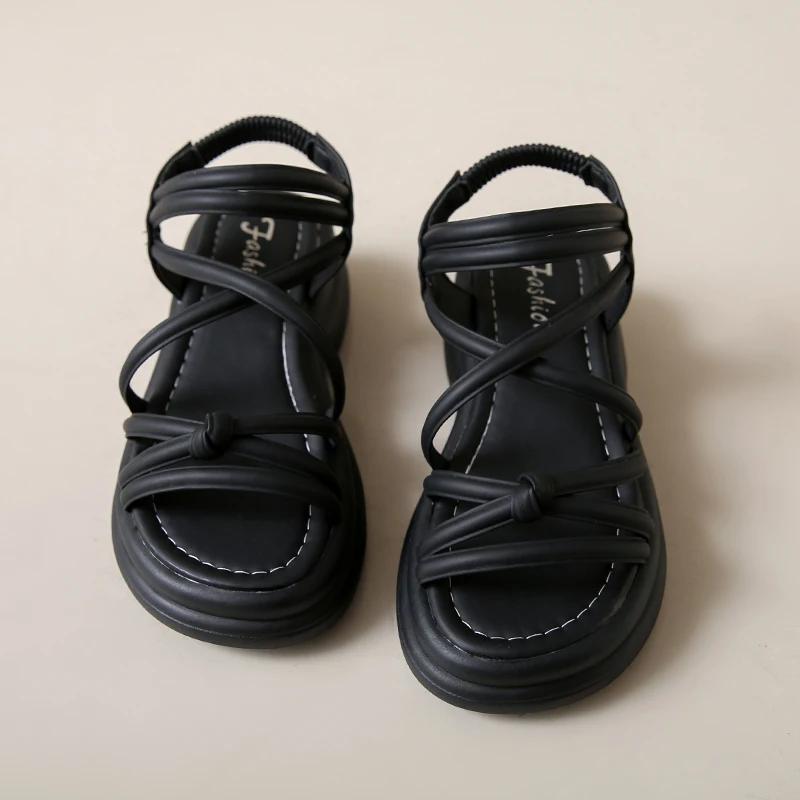 Модные римские сандалии для женщин 2024 года, летняя новая мягкая подошва, верхняя женская обувь на танкетке, модная повседневная дизайнерская обувь для женщин