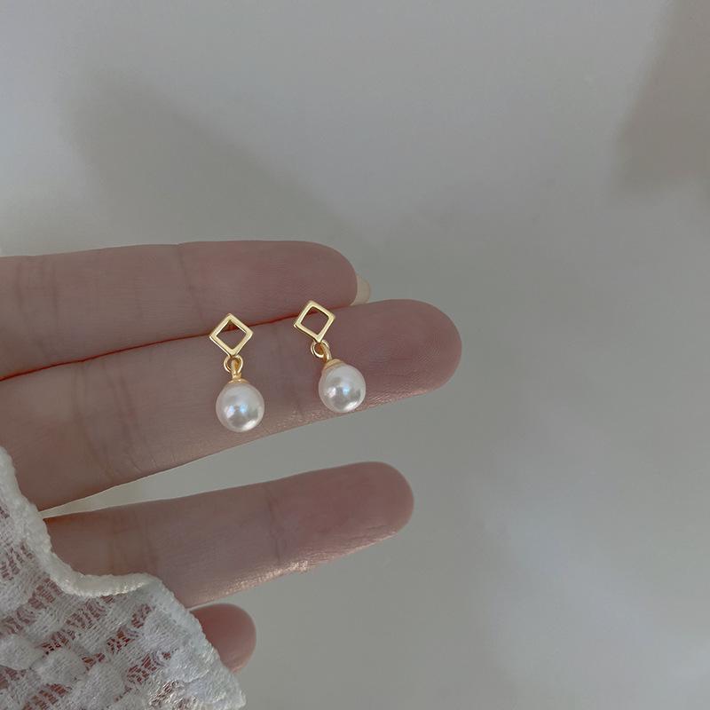High-End Geometric Retro French Square Pearl Dangle Earrings for Women