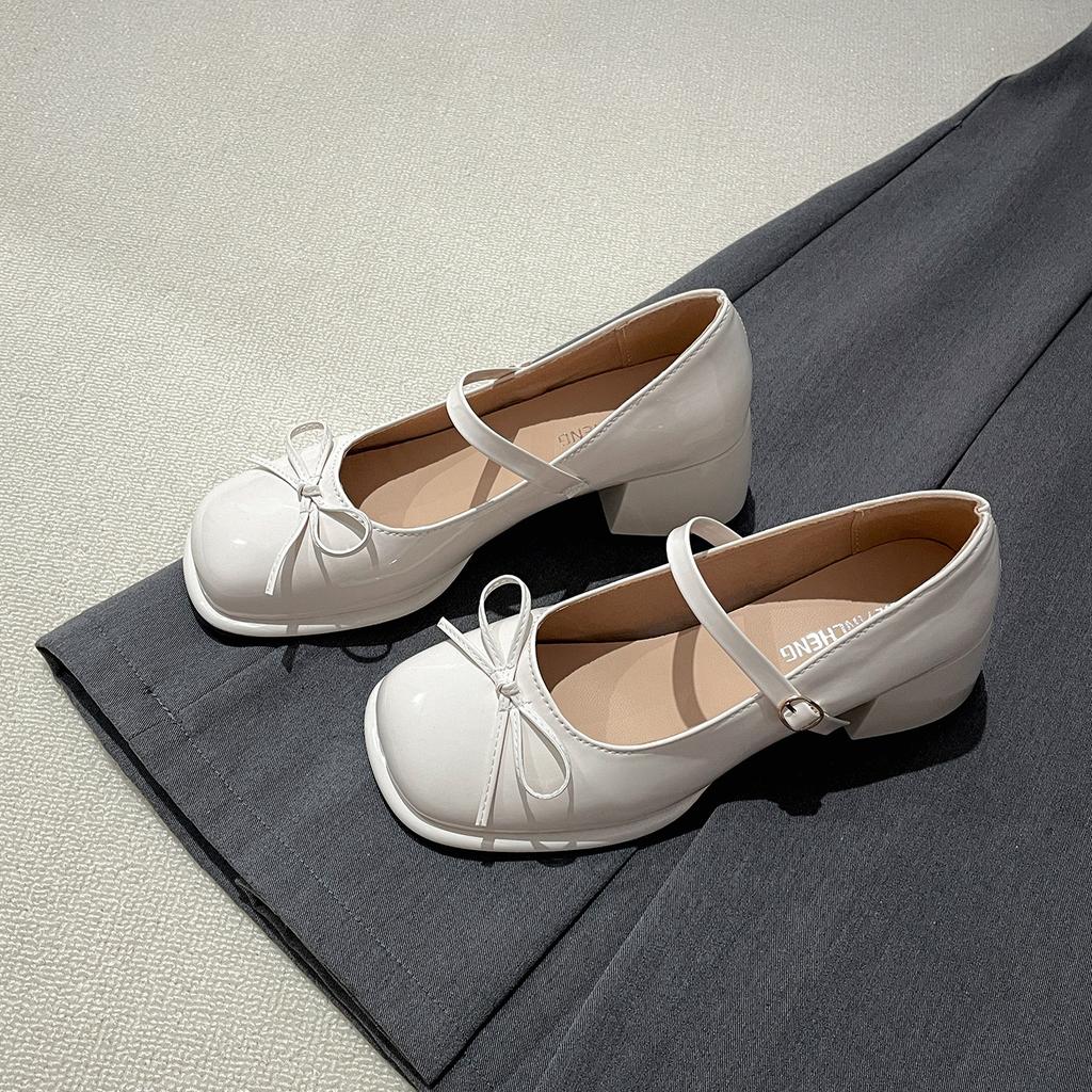 Red Retro Premium French Thick Heel Light Mouth Single Shoes Women's Summer 2025 New with Skirt Versatile Mary Jane Shoes