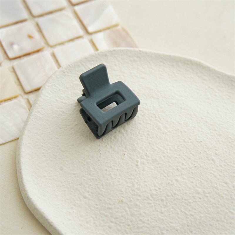 Маленькие квадратные когти для волос, матовая заколка для волос, простые заколки с геометрической формой, зажим для хвоста, аксессуары для волос в виде крабов для женщин