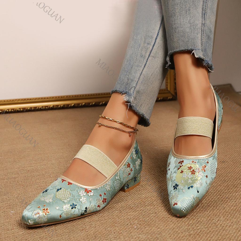 Fashion New Slip-on Women's Fashion Low Heeled Shoes Embroidered Women's Pumps Round Toe Shallow Soft Loafers Thick Heel Shoes for Women
