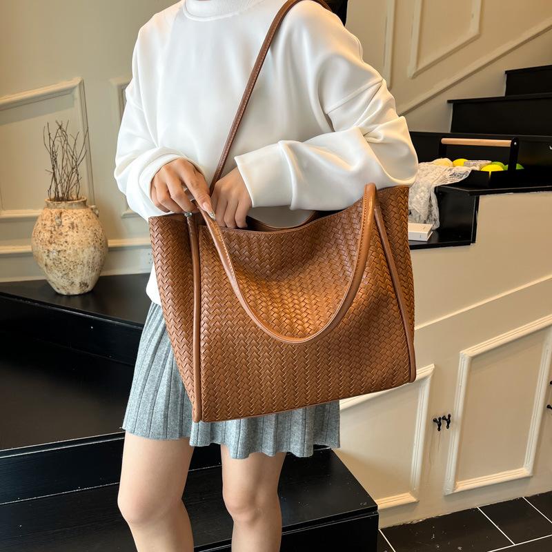 Large-capacity Commuter Bag Women's Autumn and Winter Versatile New Casual Shoulder Shopping Bag Simple Tote Bag