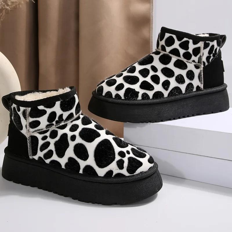 2024 Женская обувь на толстой подошве, зимние новые высококачественные повседневные ботинки с рисунком коровы, хит продаж, ботильоны с круглым носком