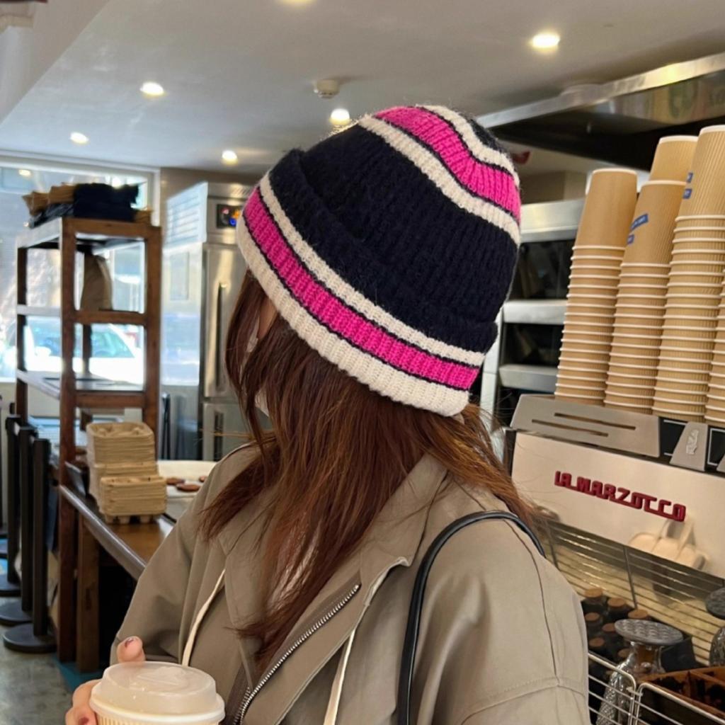 Hat for women, soft and fluffy in autumn and winter, big head circumference showing a small face, contrasting colors, striped knitted hat, warm ear pr