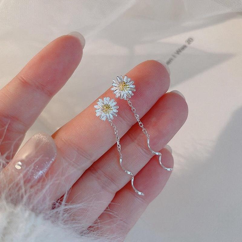 New Fashion Trend Daisy Flower Earrings for Women Delicate Light Luxury Small Flower Drop Earrings Girls Daily Jewelry Gift