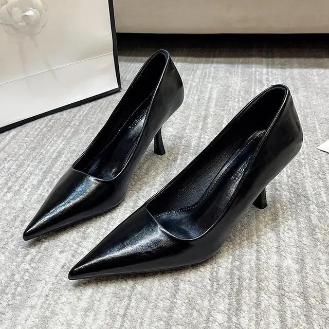 Модные женские туфли на высоком каблуке 2025 Весна Новый стиль Французская роскошь Неглубокий вырез Одинарные туфли Модные остроносые туфли-стилет на высоком каблуке