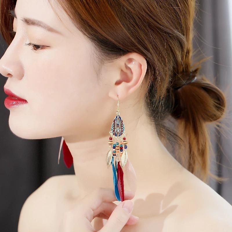 Серьги-листочки из металла в европейском, американском, этническом стиле, длинные, украшенные перьями бусины, геометрические серьги-гвоздики, висячие серьги-гвоздики
