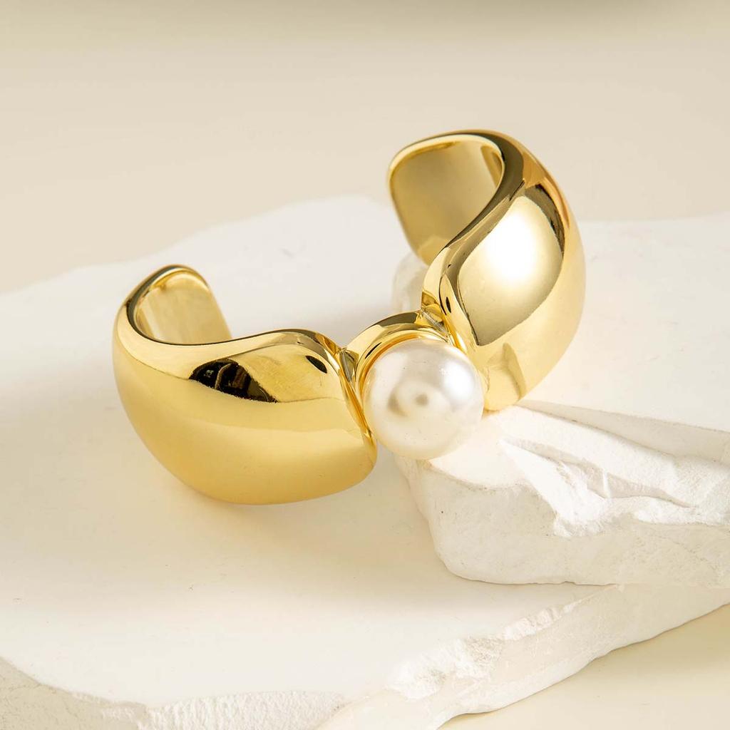 Модный персонализированный браслет с металлической текстурой и жемчугом, геометрическое открытие, преувеличенные женские украшения, универсальные для повседневного использования