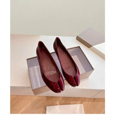 Модные женские таби ниндзя балетки с раздвоенным носком Мэри Джейн лакированная кожа вечеринка с мелким вырезом однотонные сандалии женские лоферы