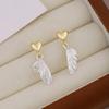 Personal Cold Wind Design Sense Contrasting Color Wing Studs, Light Luxury High-End Sense Metal Wind Love Earrings Female