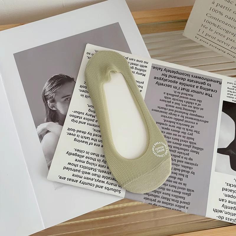 Ice Silk Women's Non-Slip No Show Boat Socks - Thin Summer Cotton Sole, Low Cut & Invisible