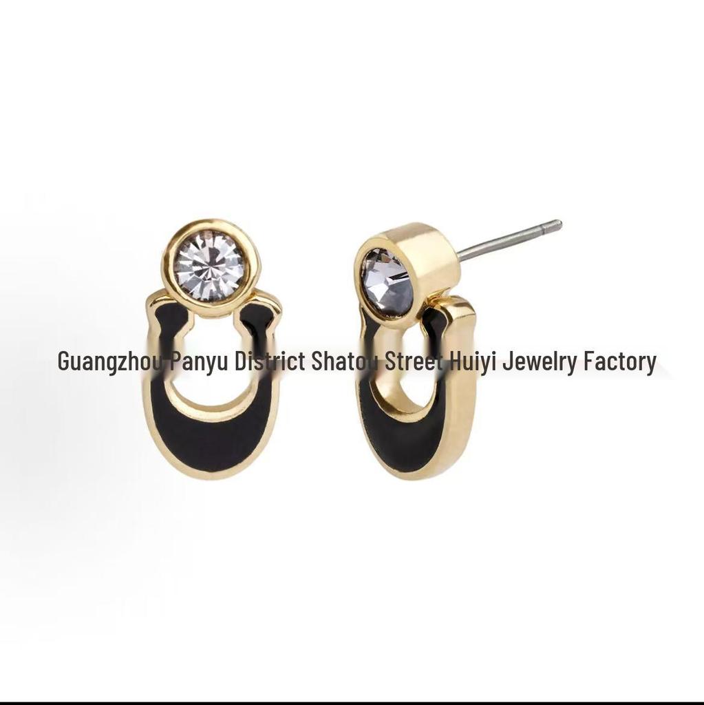 COA Серьги-гвоздики Coach с логотипом C, разноцветные стразы, позолоченные: Художественный, Универсальный, Роскошная мода