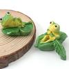 Фигурки лягушек INOOMP (Набор из 2) - Декоративные фигурки лягушек, Миниатюрные фигурки лягушек, Настольный декор, Садовое украшение, Милые, Натуральные