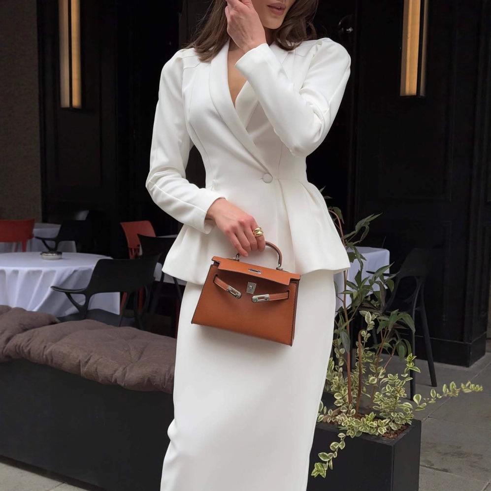 Женский повседневный комплект: топ с V-образным вырезом и облегающая юбка, лето 2025