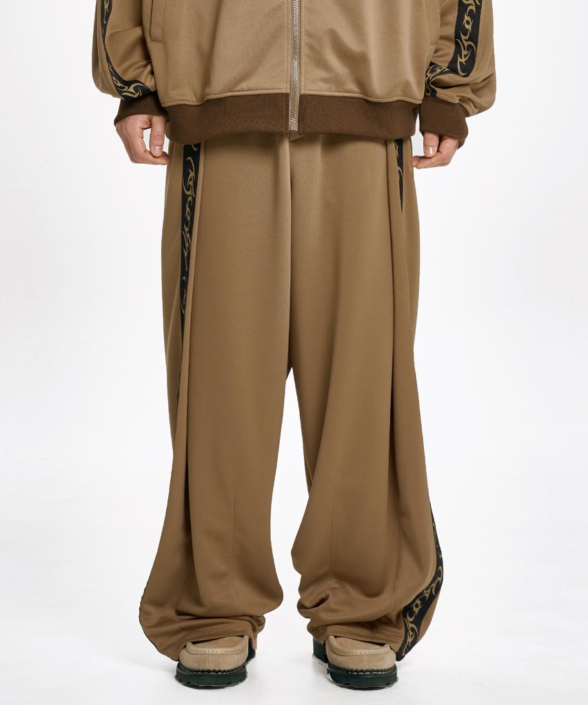 AJOBYAJO One Tuck Track Pants [Mocha]