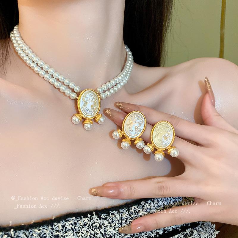 Винтажное женское колье в стиле барокко с круглым портретом-рельефом, жемчужное, чокер, дворцовый классический дизайн, цепочки