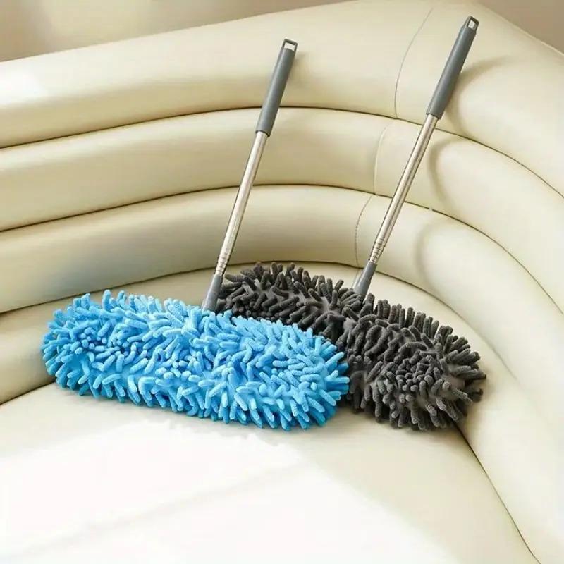 Retractable cleaning brush