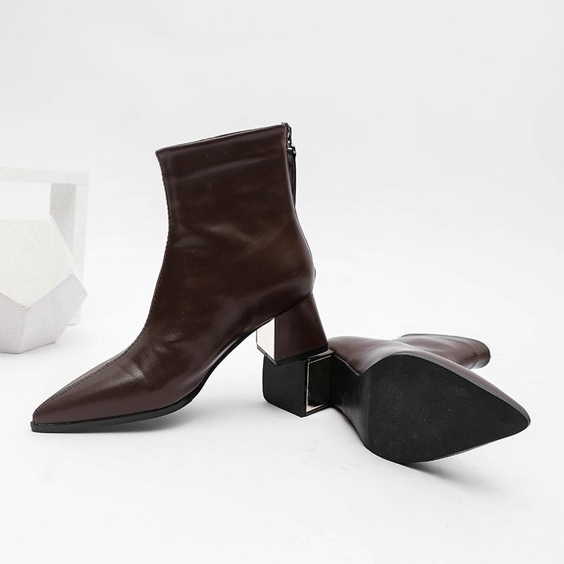 2024 короткие сапоги на высоком каблуке для женщин осень-зима новые женские сапоги на толстом каблуке с застежкой-молнией сзади корейская версия короткие коричневые сапоги с острым носком для чи