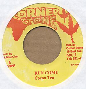 7-дюймовая пластинка COCOA TEA - Run Come DSR584 Corner Stone Ямайский Регги, Ска и Даб Б/У