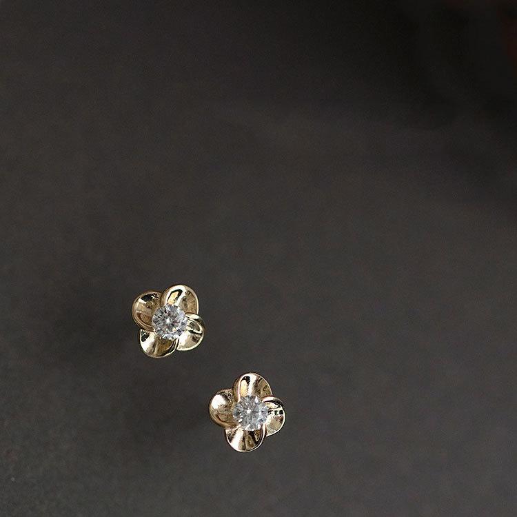 Small Flowers Blooming In Summer Four-leaf Flowers Mini Cute Little Earrings