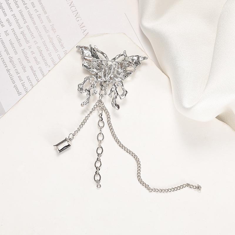High-End Butterfly Tassel Brooch: Vintage, Versatile, and Fashionable Long Pin for Women