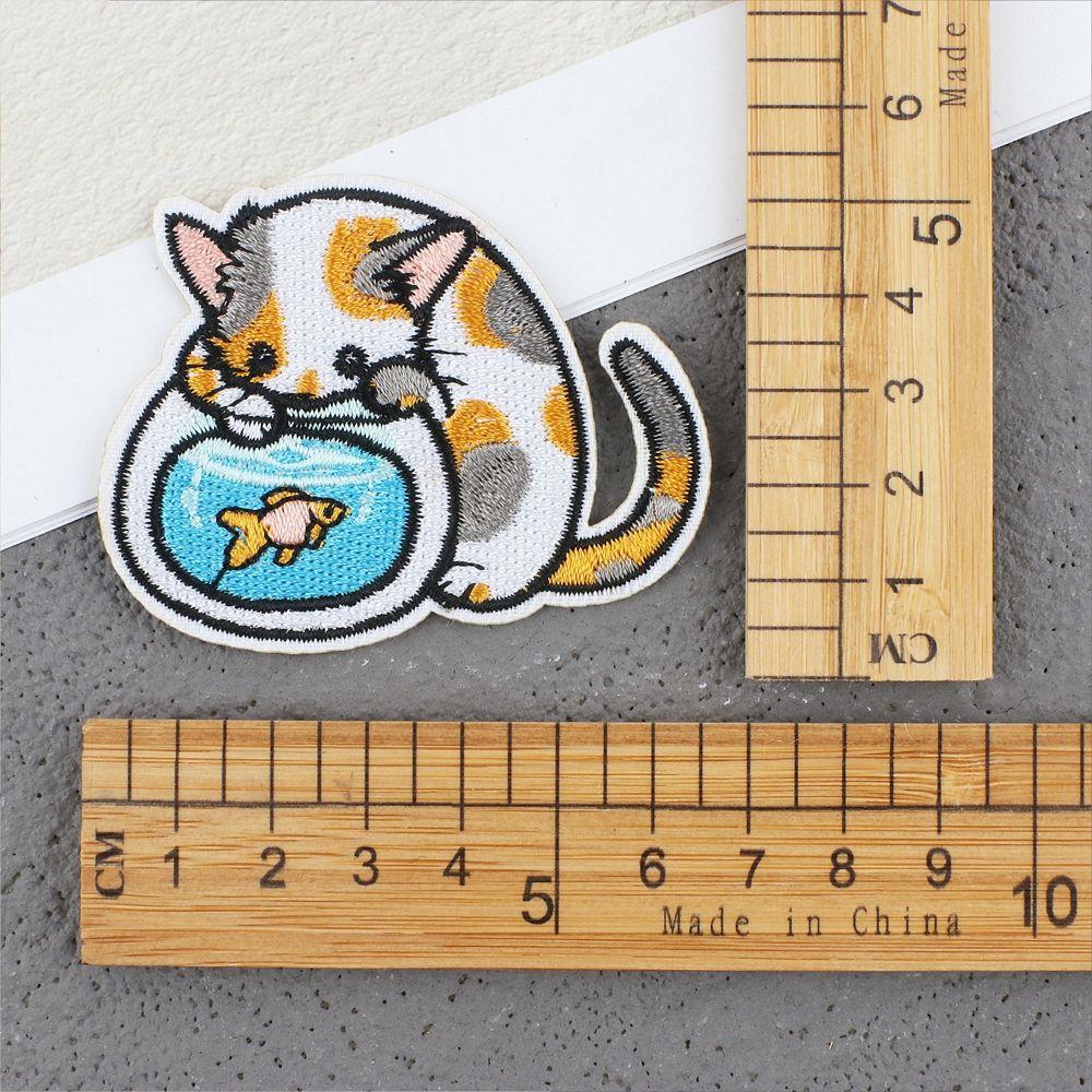 Значки, джинсы, детская одежда, нашивки для одежды, вышивка кота, нашивки с вышивкой кота, аппликации в виде кота