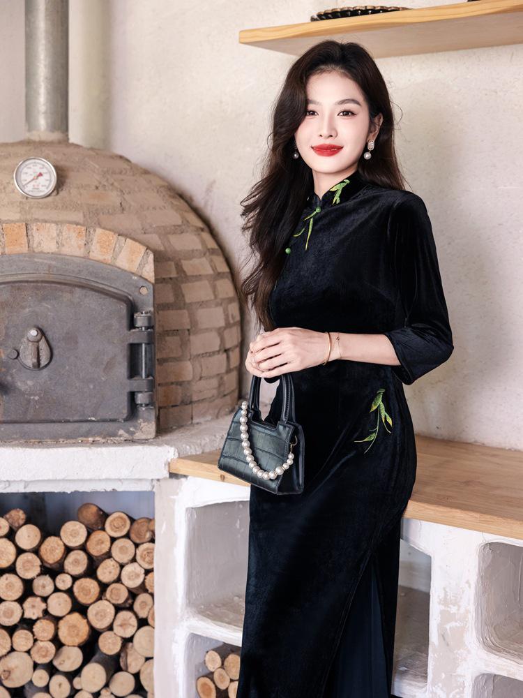 2025 High-End Black Velvet Embroidered Cheongsam for Women - Retro Chinese Style, Perfect for Spring & Autumn Daily Wear