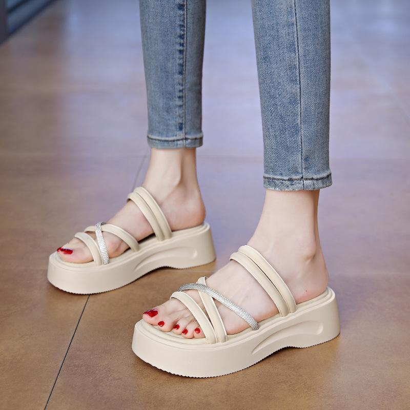 Две носки сандалии тапочки женские летние феи стразы кексы толстая подошва море A Word Drag пляжные тапочки женские модные женские дышащие туфли