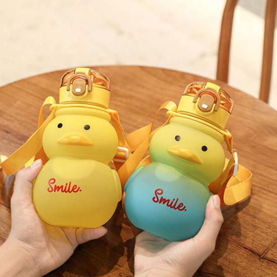 Бутылка для воды в виде утки объемом 650 мл с соломинкой, дизайном с замком, подвеской, открытием одной кнопкой, прозрачной крышкой, кавайная, герметичная, чашка для воды в виде утки для студента