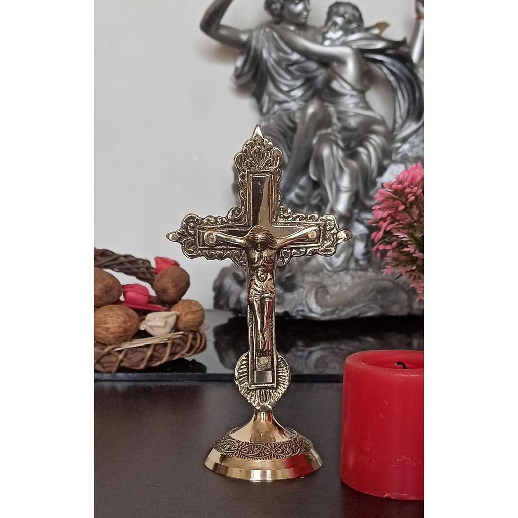 Настольная статуэтка Иисуса Христа из чистой латуни с христианским крестом | Идол на кресте в античной отделке для молитвы | Поклонение, украшение для дома и офиса, золотое (5 дюймов)