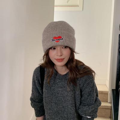 Корейская версия шапки Ins Love с вышивкой, плюшевая вязаная шапка для женщин на осень и зиму, универсальная и милая шерстяная шапка, теплая защита для ушей, головной убор