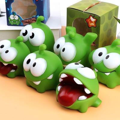 Cut the Rope Зеленый Боб Лягушка Мультяшная Кукла Украшение для Торта: Виниловые игрушки-лягушки, которые можно сжимать и пищать
