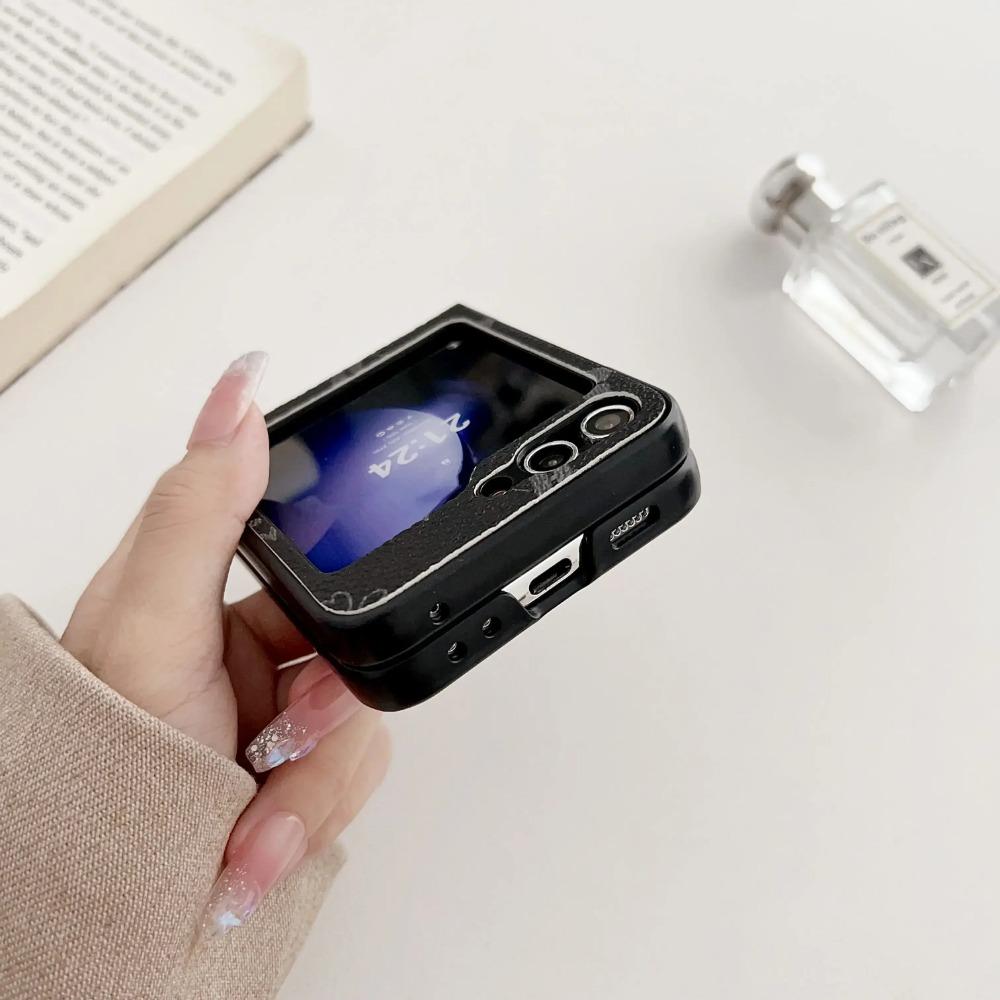 Роскошный деловой чехол для телефона с ретро-узором и двойным V для Samsung Galaxy Z Flip 7 6 5 4 3, черный браслет-цепочка, женская защитная крышка