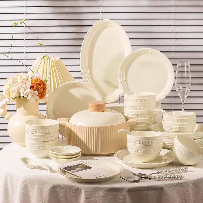 Kangmo Embossed Cream Ceramic Dinnerware Set