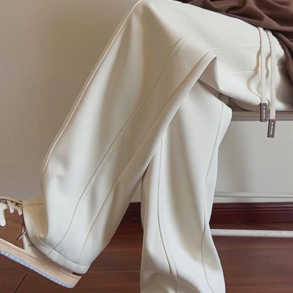 Men's Soft Velvet Wide-Leg Sweatpants: Versatile High Street Style for Autumn and Winter.