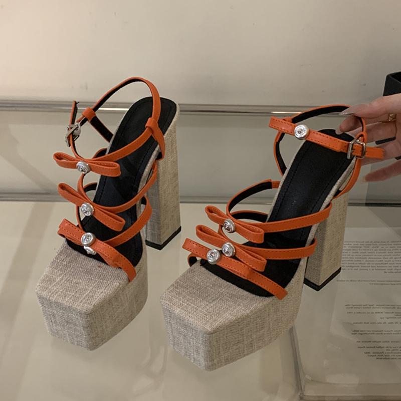 Liyke Модный дизайн Женские босоножки на платформе с кристаллами и металлическим бантом из дерева с толстой подошвой и квадратным носком на очень высоком каблуке Туфли для выпускного вечера