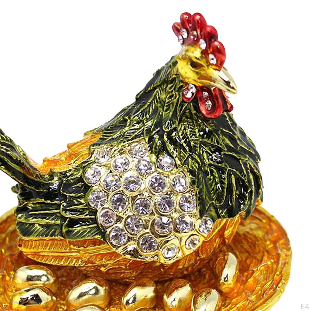 Шкатулка для украшений в виде куриного яйца с деталью в виде статуи животного