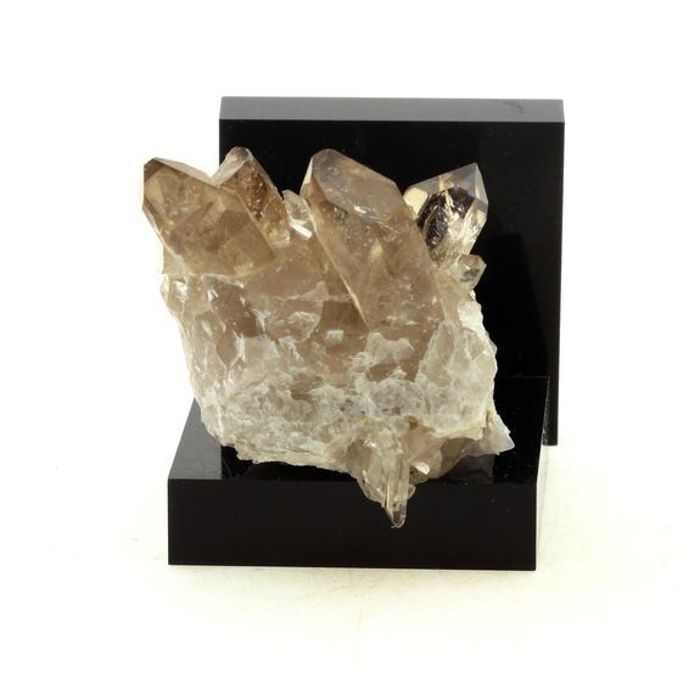 Pierres et Minéraux. Quartz fumé. 296.55 ct. L'Alpe d'Huez, Bourg d'Oisans, France.