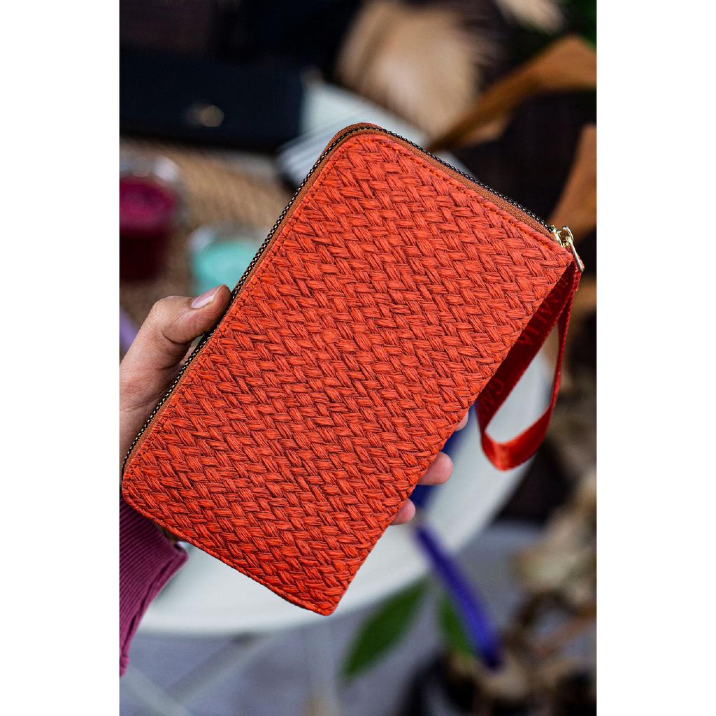 Tilburg Кошелек-портфель с ручкой на запястье и соломенным узором сливово-фиолетового цвета с большим количеством визитниц