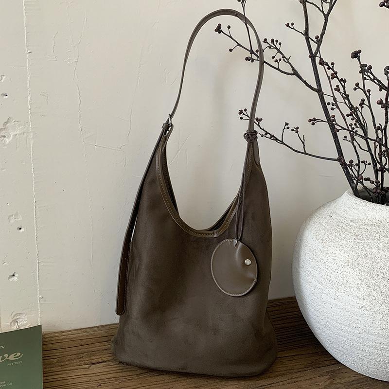 Замшевая сумка женская большой вместимости 2025 новая осенняя универсальная на плечо, сумка-мессенджер, повседневная рабочая сумка-тоут для поездок