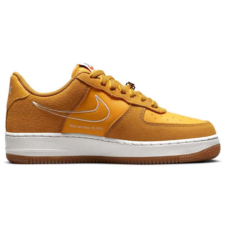 Nike Air Force 1 07 SE First Use — женские кроссовки University Gold Gum светло-коричневые, белые DA8302-700