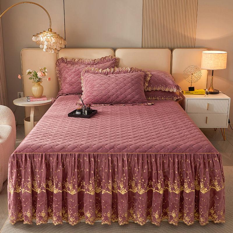 Современный стеганый комплект из кружевной клетчатой юбки с наволочками - 3 предмета, мягкий, удобный, дышащий, однотонный дизайн для спальни