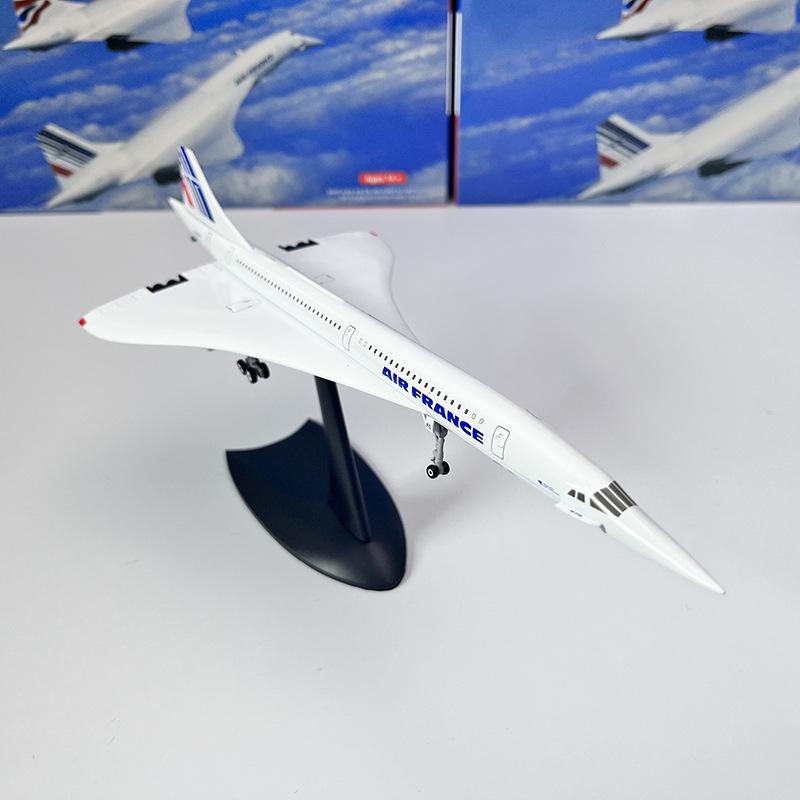 1:Модель сверхзвукового самолета Concorde в масштабе 200 - Коллекция статических моделей из сплава