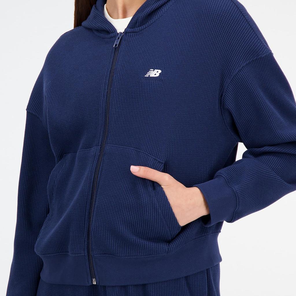 Куртка NB Athletics Fashion Set Jacket WJ33500 NNY S [New Balance] Женская (NB ВМС)