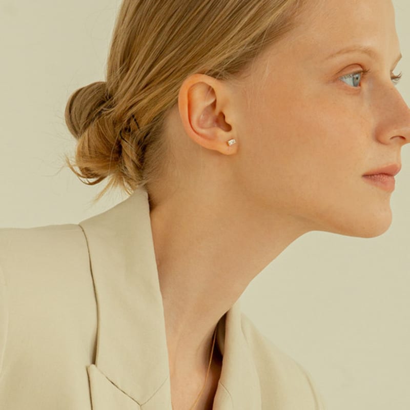 LUNNE 14k Baguette Cubic Piercing (14k Gold) #L21