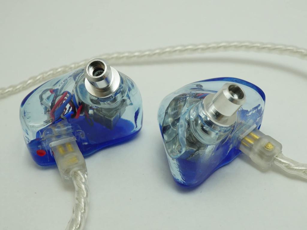 Canal Works Universal Monitor Limited Edition Blue Snow Wired 2pin Наушники-вкладыши Универсальные мониторные наушники-вкладыши CW-U17QD 3,5 мм 2-канальные/6-драйверные наушники-вкладыши