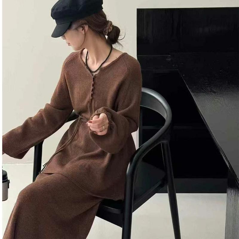 Комплект из двух частей с полуоткрытым вырезом, шнуровкой и кружевом: новый повседневный комплект юбки и вязаного свитера для женщин на осень и зиму