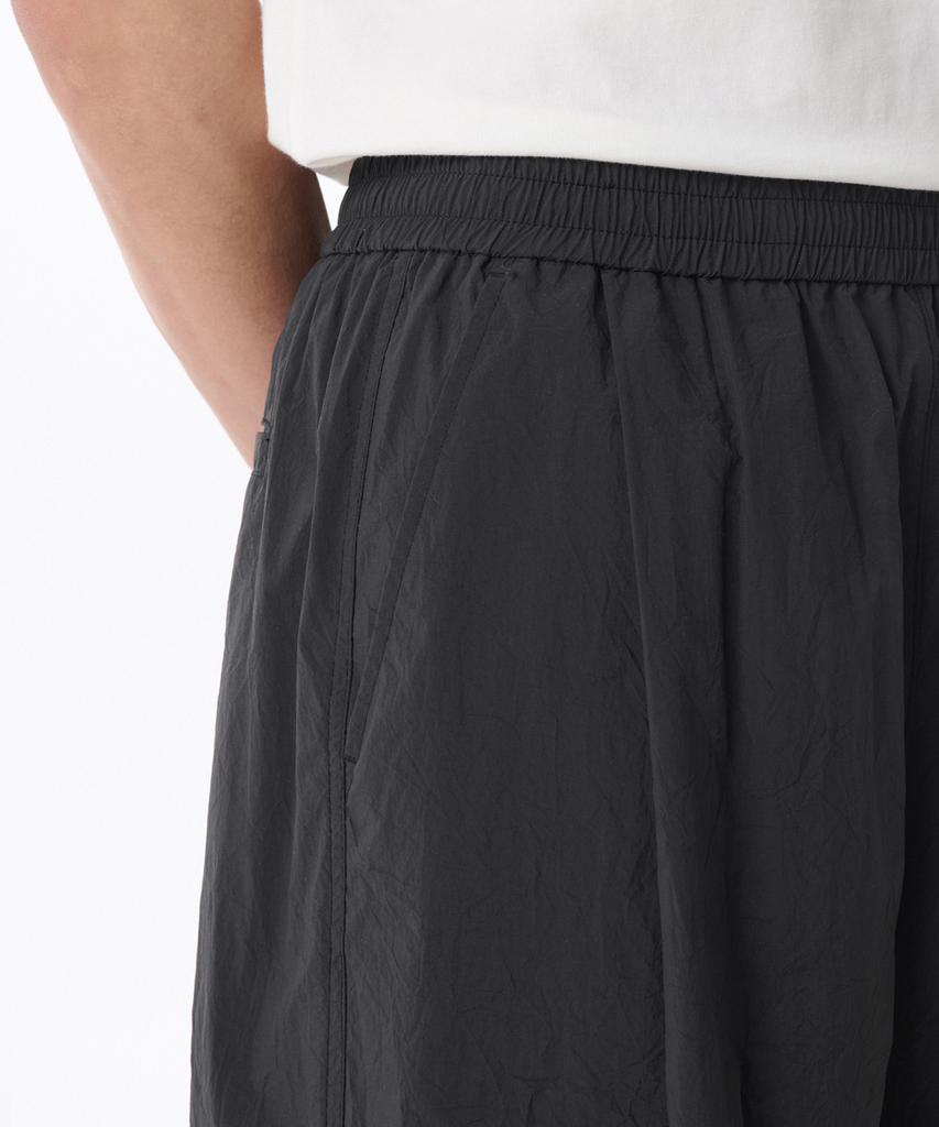 MUSINSA STANDARD Nylon Crease One-Tuck Wide Elastic Pants [Black]
