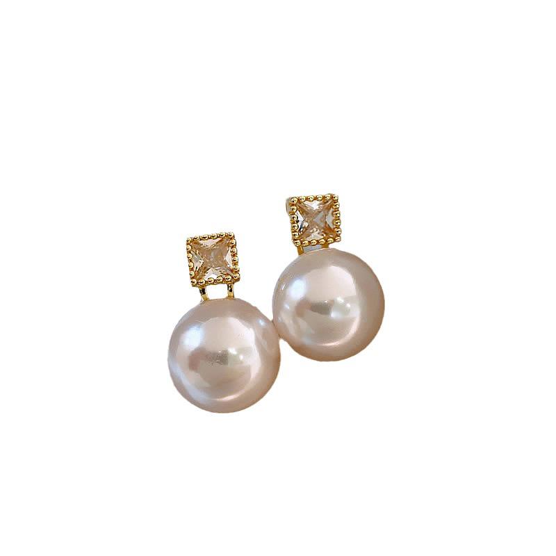 Elegant Zircon Pearl French Retro Luxury Earrings 2025